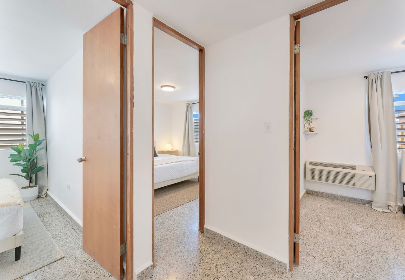 Apartment in San Juan - Prime Calle Cerra 3BR | Walk to Restaurants & Bars