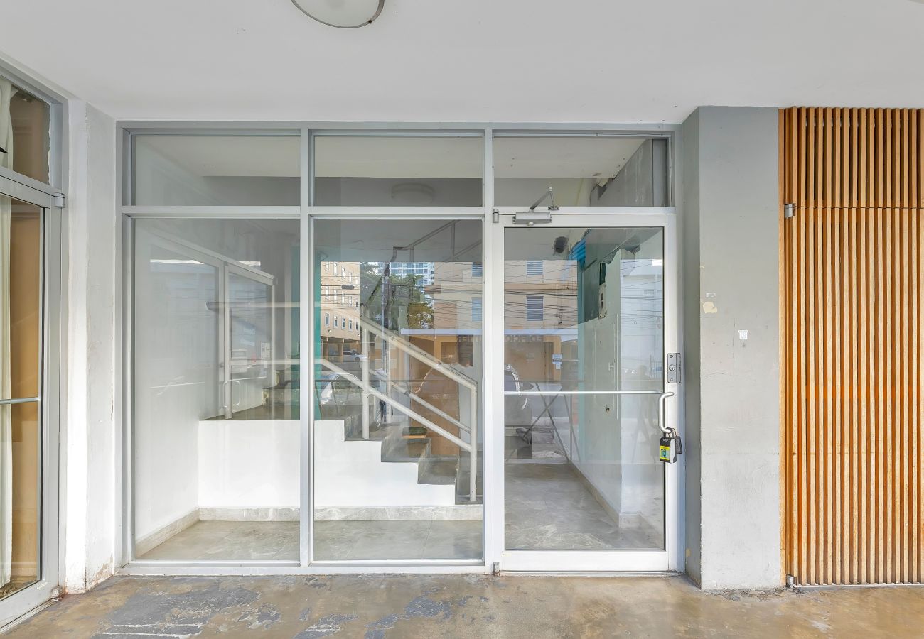 Apartment in San Juan - Prime Calle Cerra 3BR | Walk to Restaurants & Bars