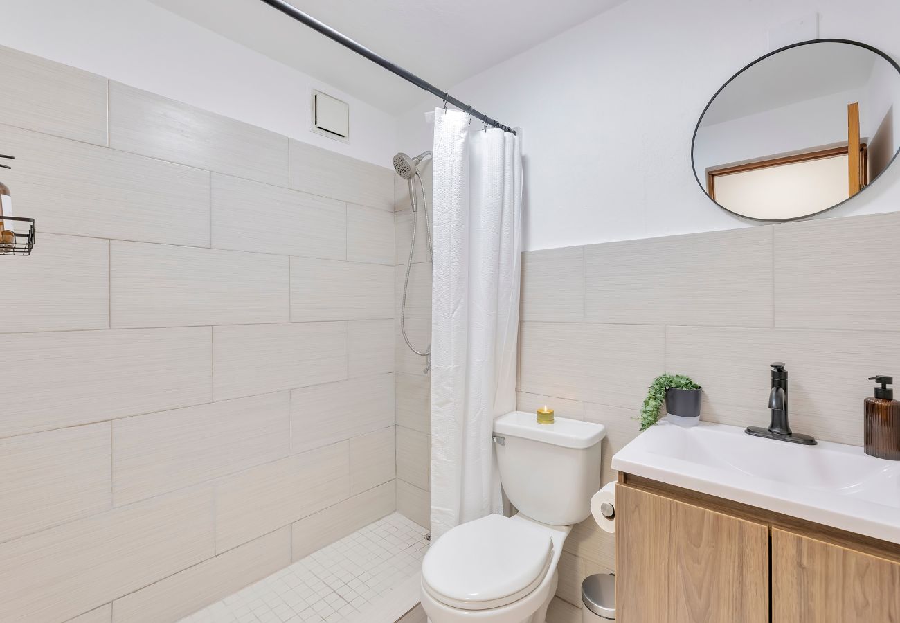 Apartment in San Juan - Prime Calle Cerra 3BR | Walk to Restaurants & Bars