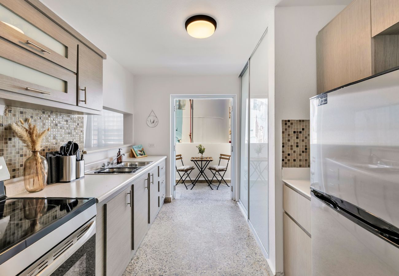 Apartment in San Juan - Prime Calle Cerra 3BR | Walk to Restaurants & Bars