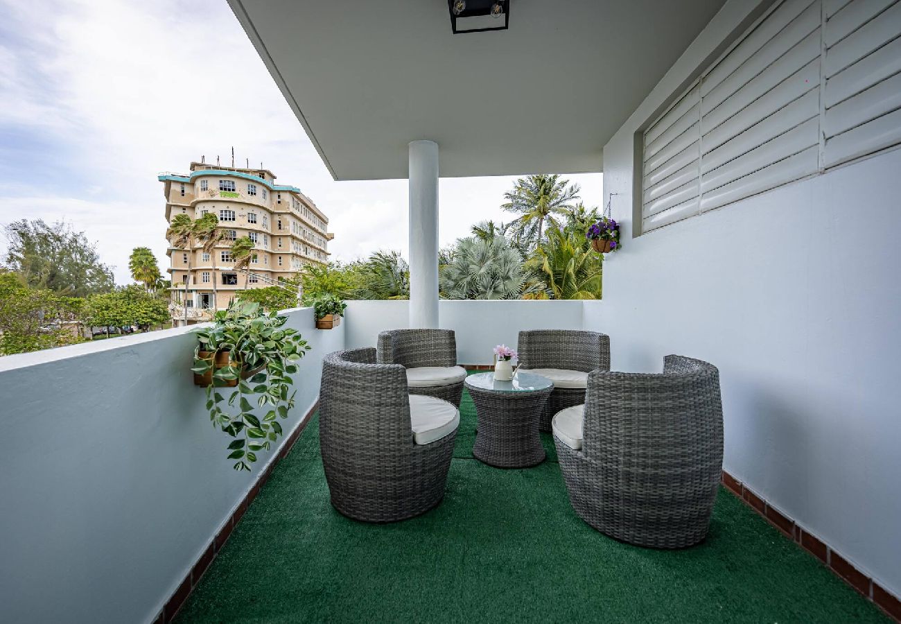 Apartment in San Juan - Budget Friendly Apt with 2 Balconies Near Beach 