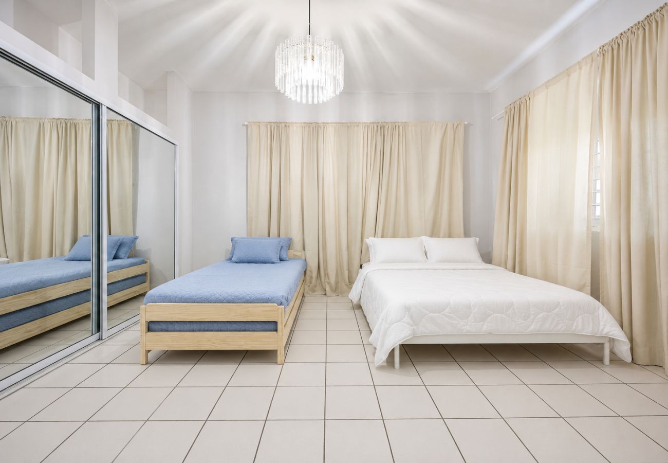 Apartment in San Juan - Budget Friendly Apt with 2 Balconies Near Beach 