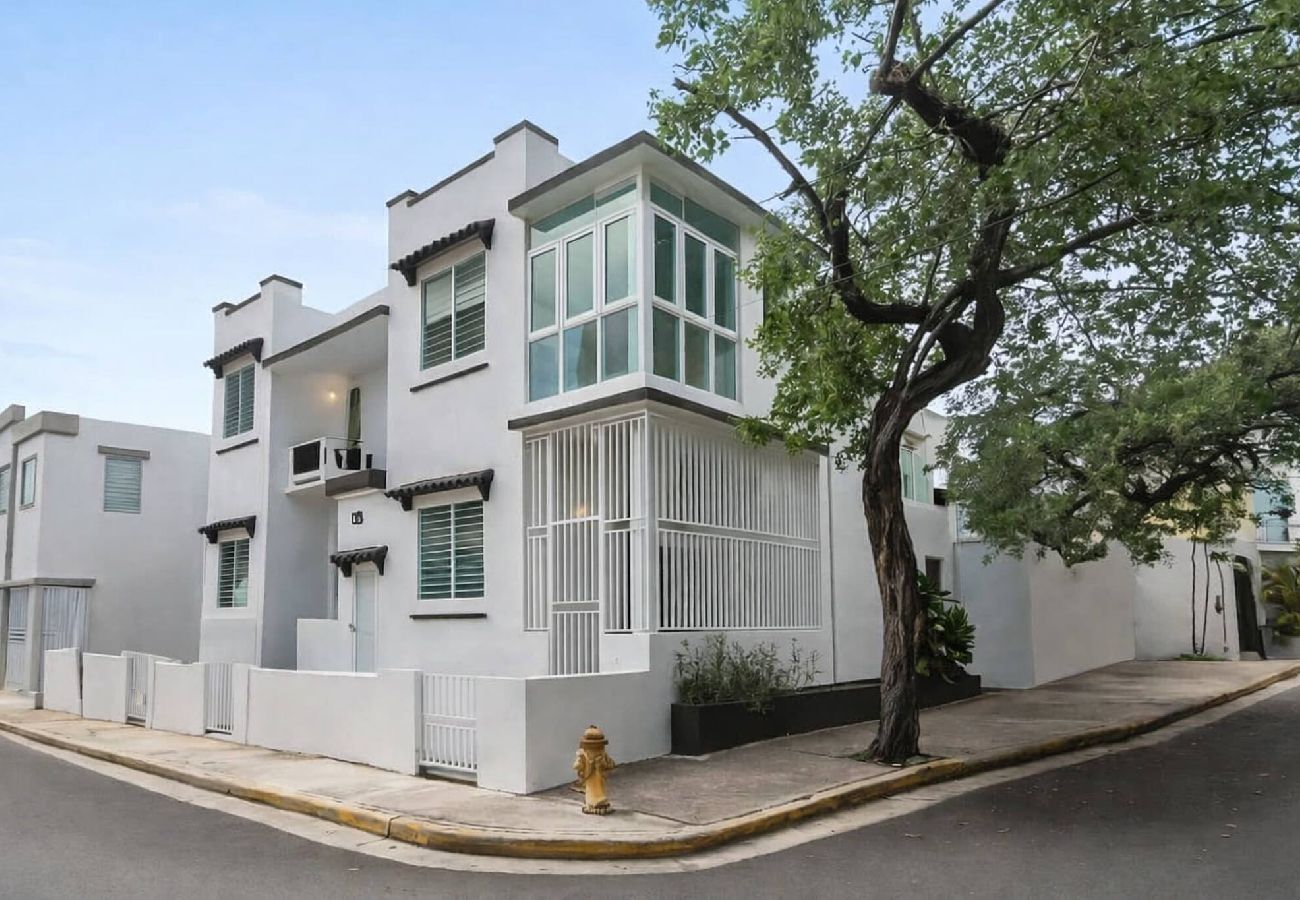 Apartment in San Juan - Stylish 2 Br Apartment Steps from La Cerra 