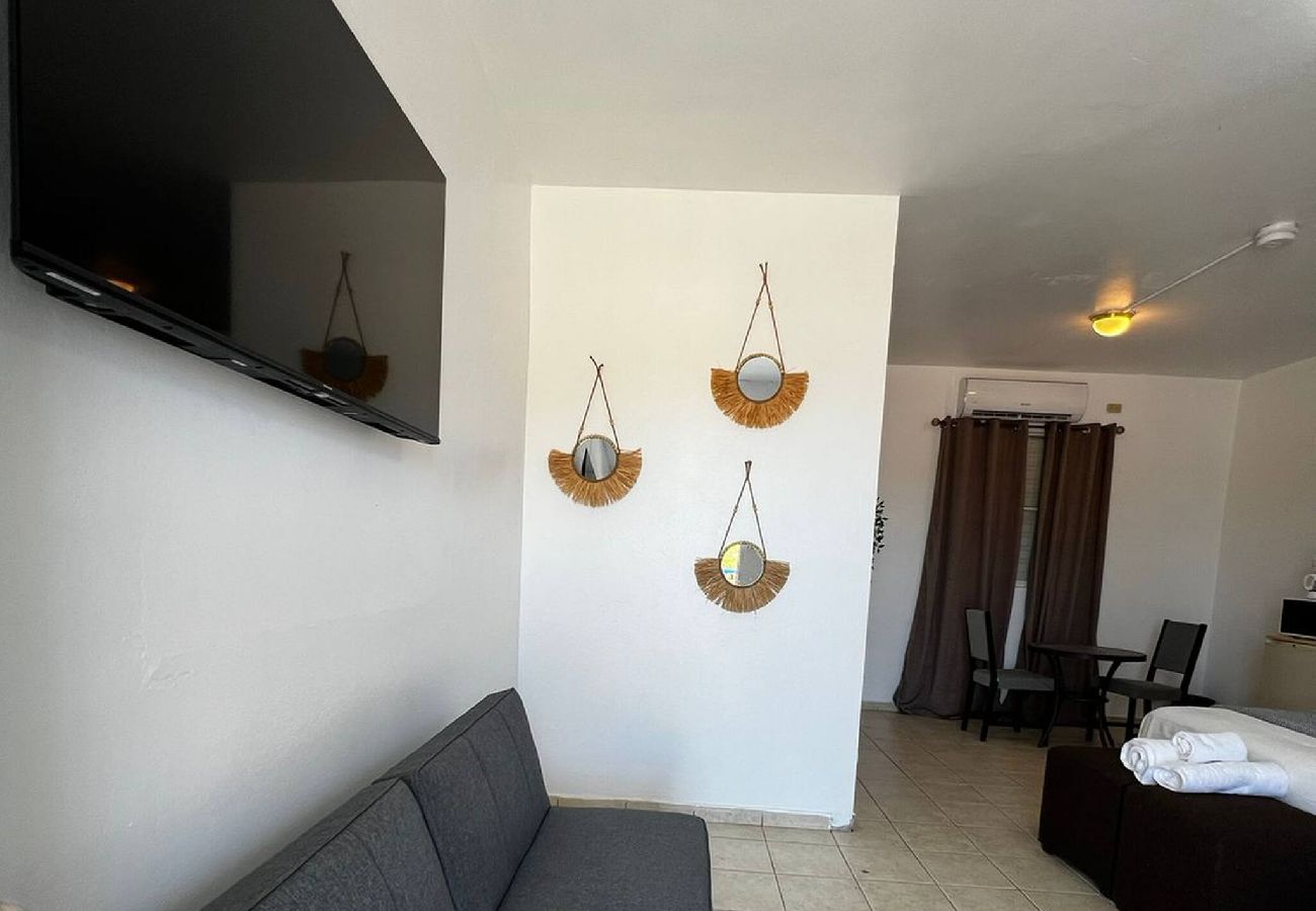 House in  - Family Apt with wide parking 