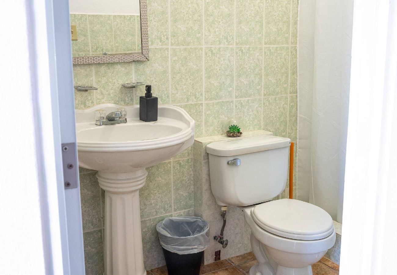 House in  - Apt 1 minute from the beach by car 