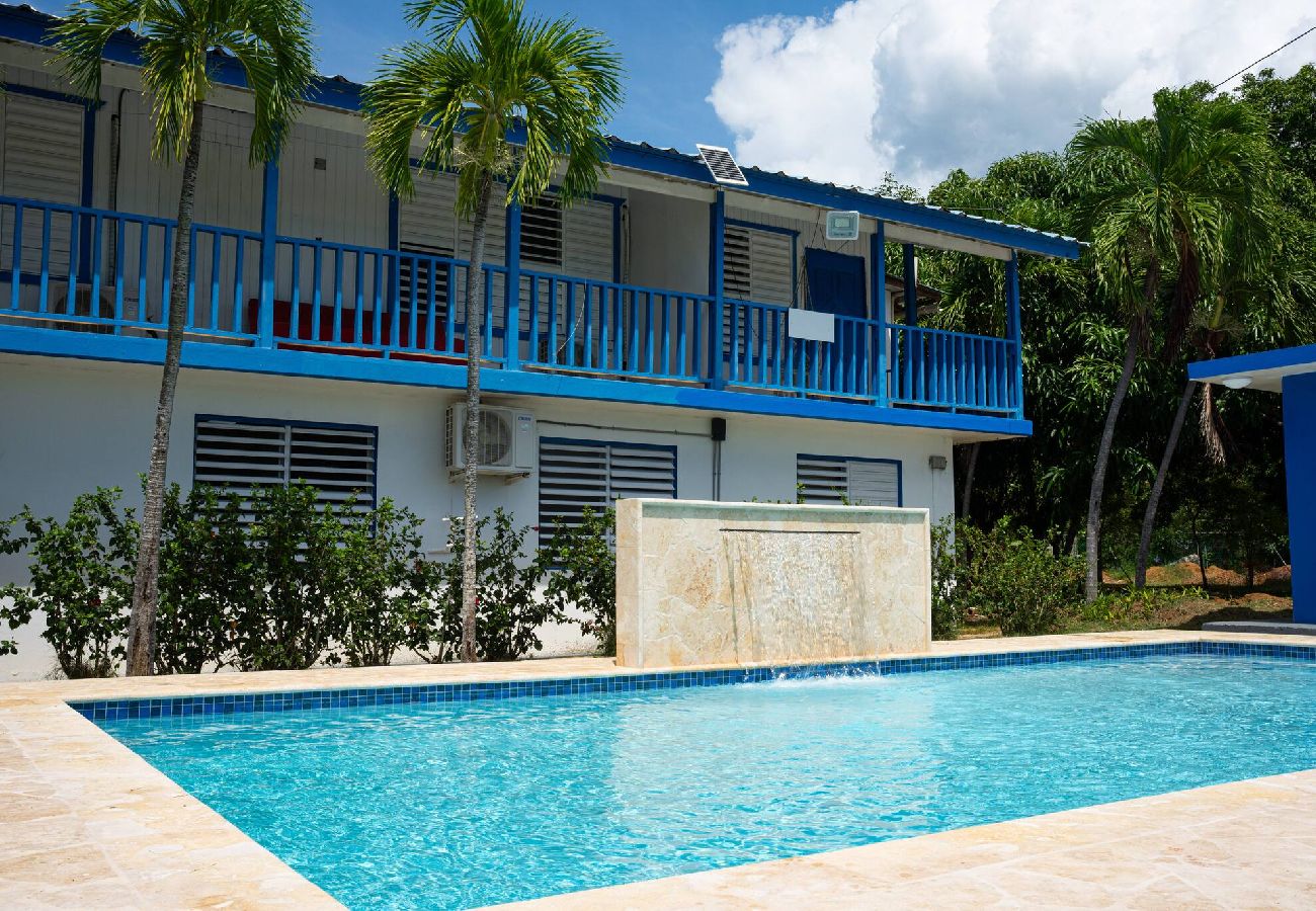 House in  - Apt 1 minute from the beach by car 