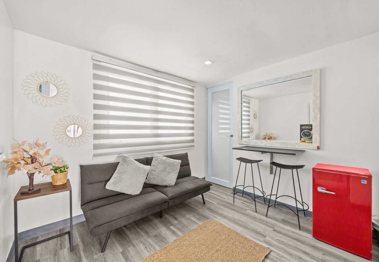 House in San Juan - Cozy Queen Studio | Near Airport & Old San Juan