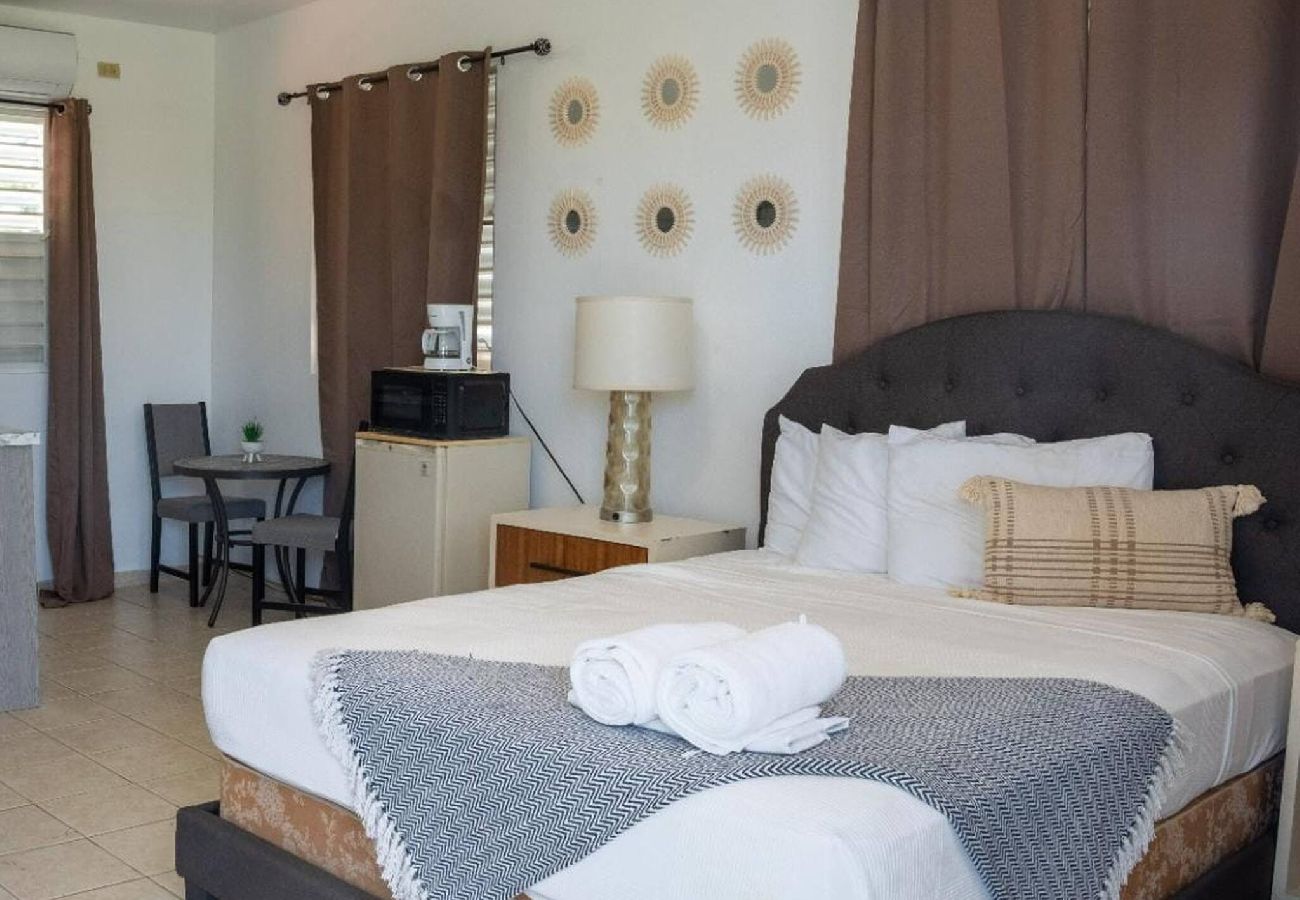 House in  - One minute away from the beach by car Apt 