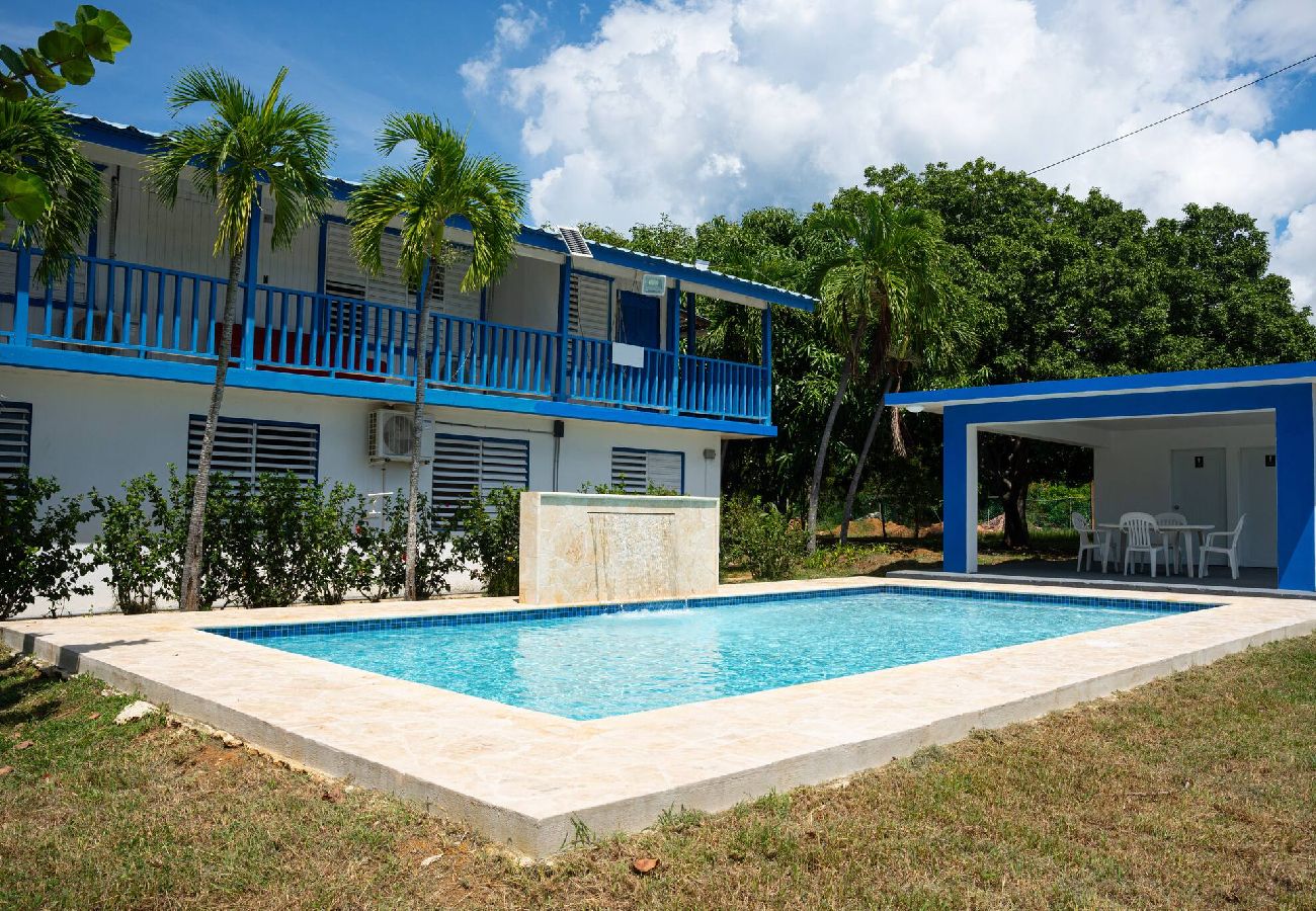 House in  - One minute away from the beach by car Apt 