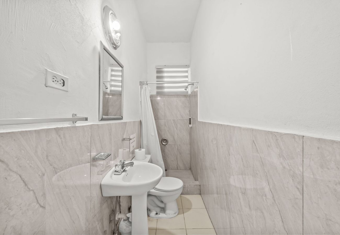 House in San Juan - Comfortable Group Stay | Sleeps 5 | Great Location