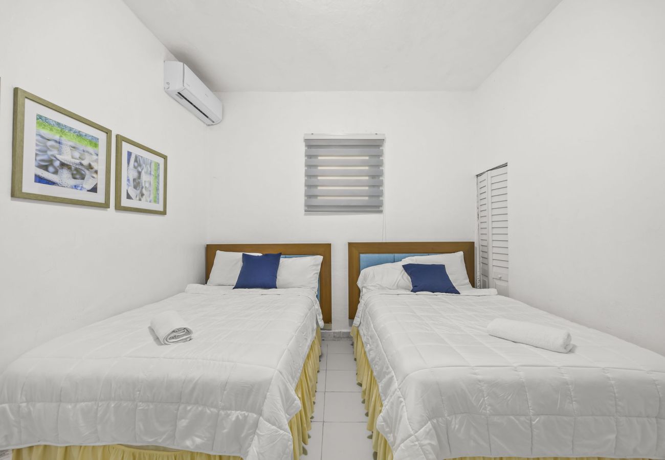House in San Juan - Comfortable Group Stay | Sleeps 5 | Great Location