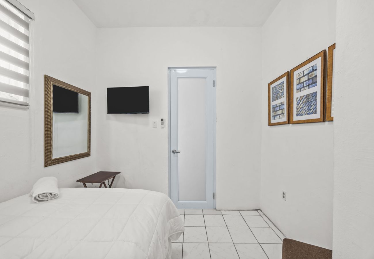 House in San Juan - Comfortable Group Stay | Sleeps 5 | Great Location