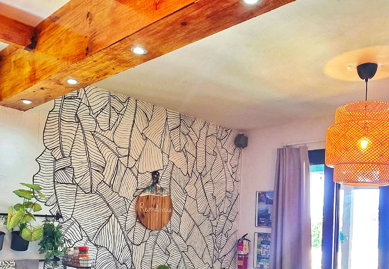 House in Camuy - Oceanfront Rustic Family Home Fully Equipped for 8