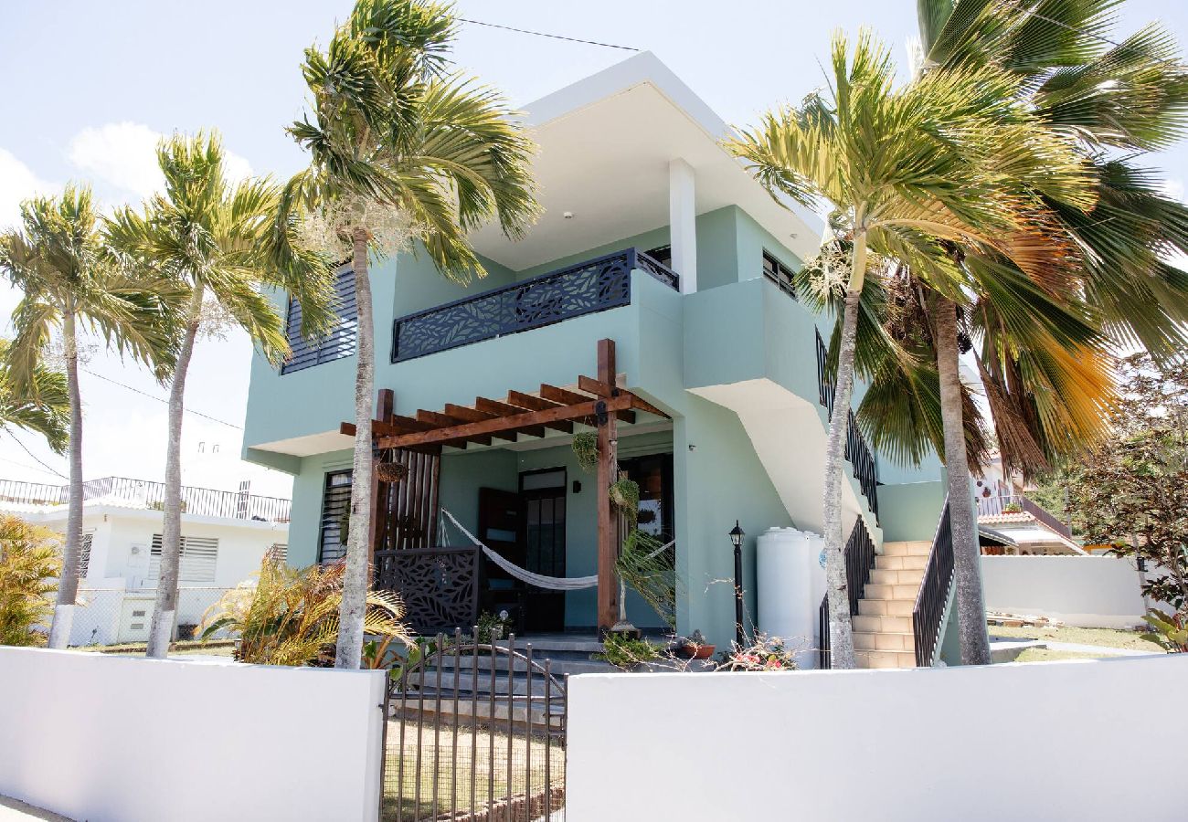 House in Camuy - Oceanfront Rustic Family Home Fully Equipped for 8