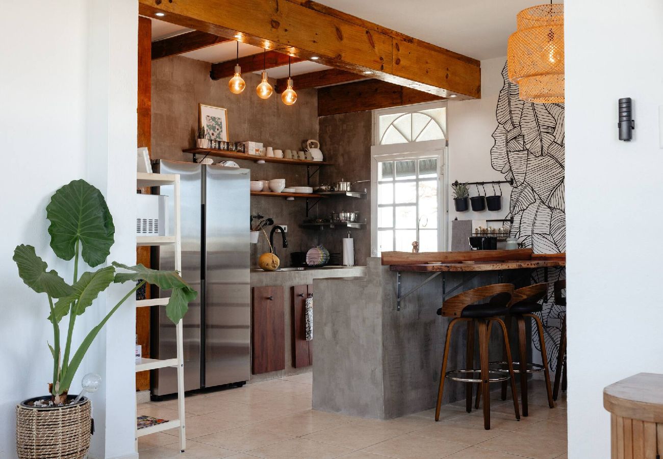 House in Camuy - Oceanfront Rustic Family Home Fully Equipped for 8