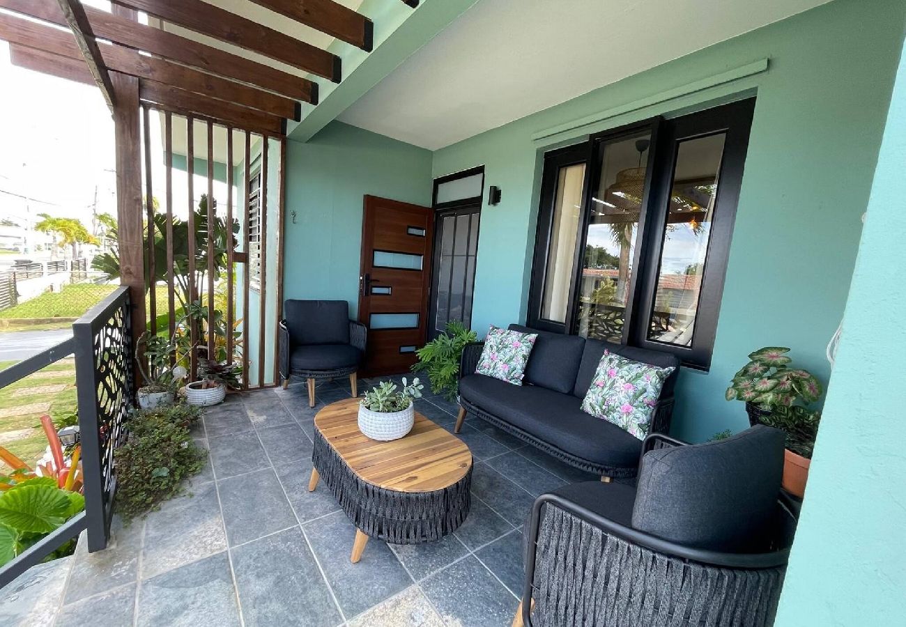 House in Camuy - Oceanfront Rustic Family Home Fully Equipped for 8