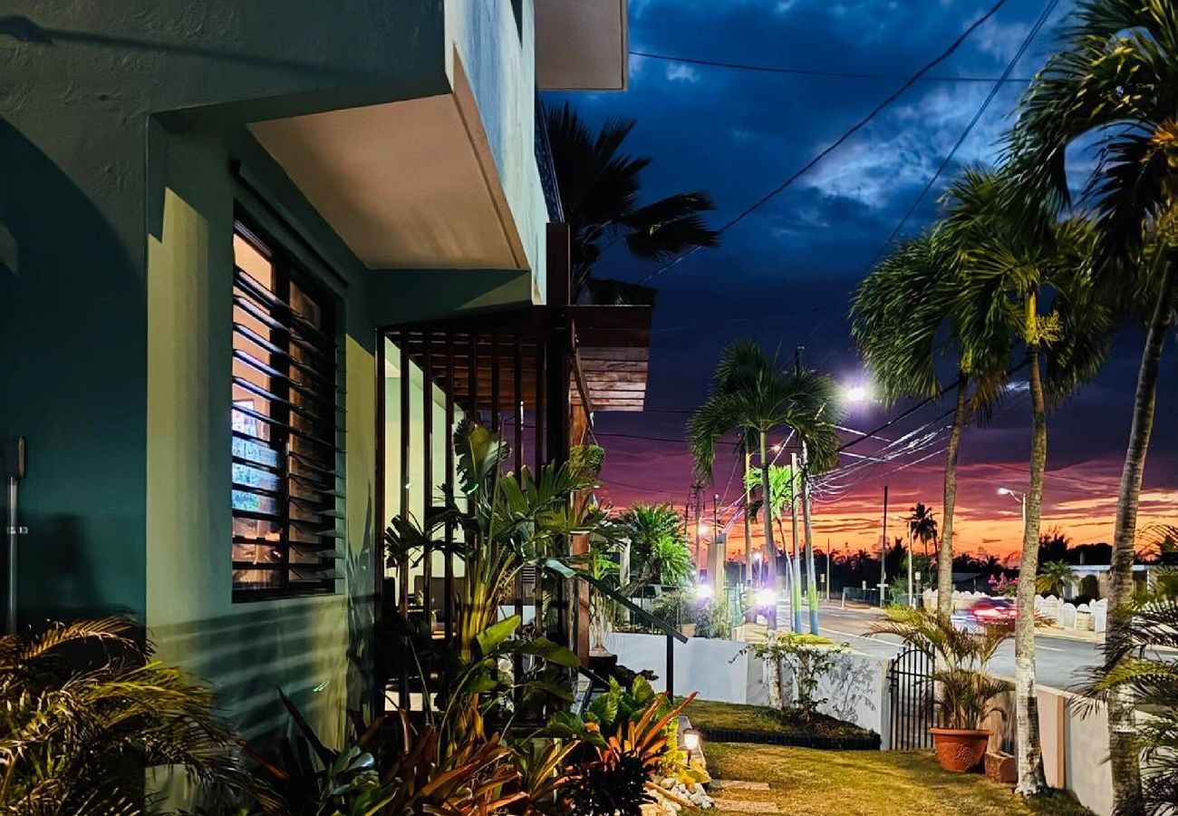 House in Camuy - Oceanfront Rustic Family Home Fully Equipped for 8