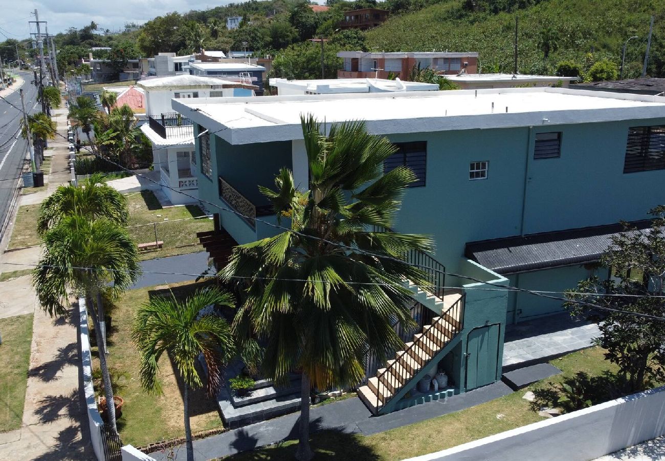 House in Camuy - Oceanfront Rustic Family Home Fully Equipped for 8