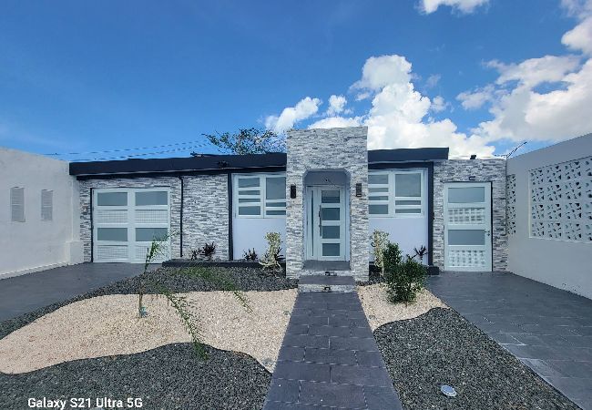 House in Carolina - Spacious Fam Retreat with Guest Home Near Beach 