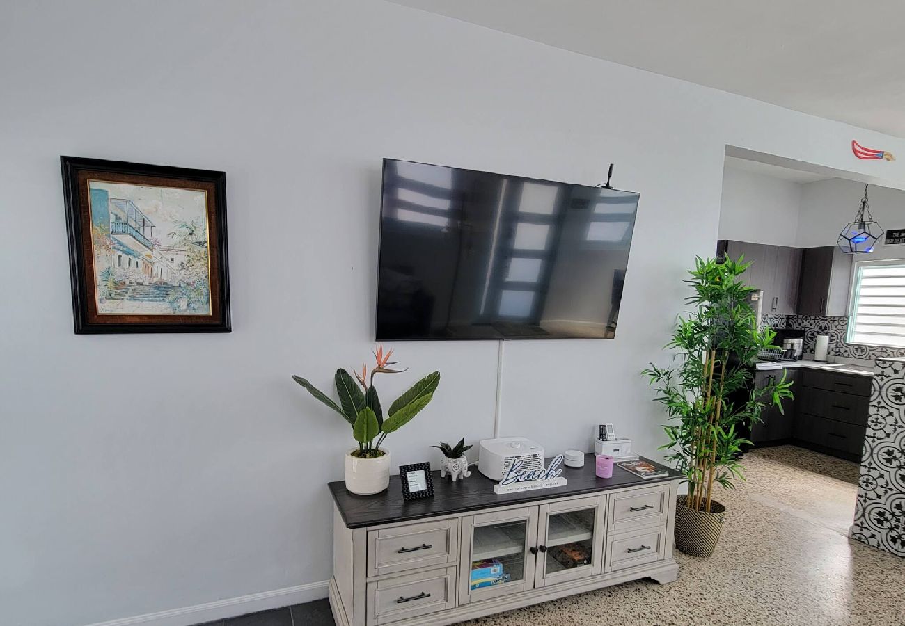 House in Carolina - Spacious Fam Retreat with Guest Home Near Beach 
