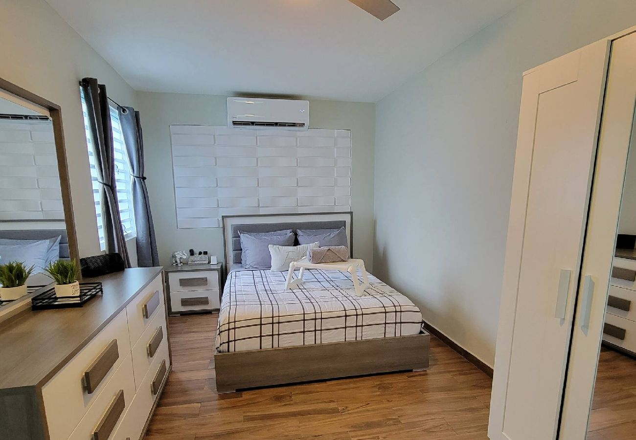 House in Carolina - Spacious Fam Retreat with Guest Home Near Beach 