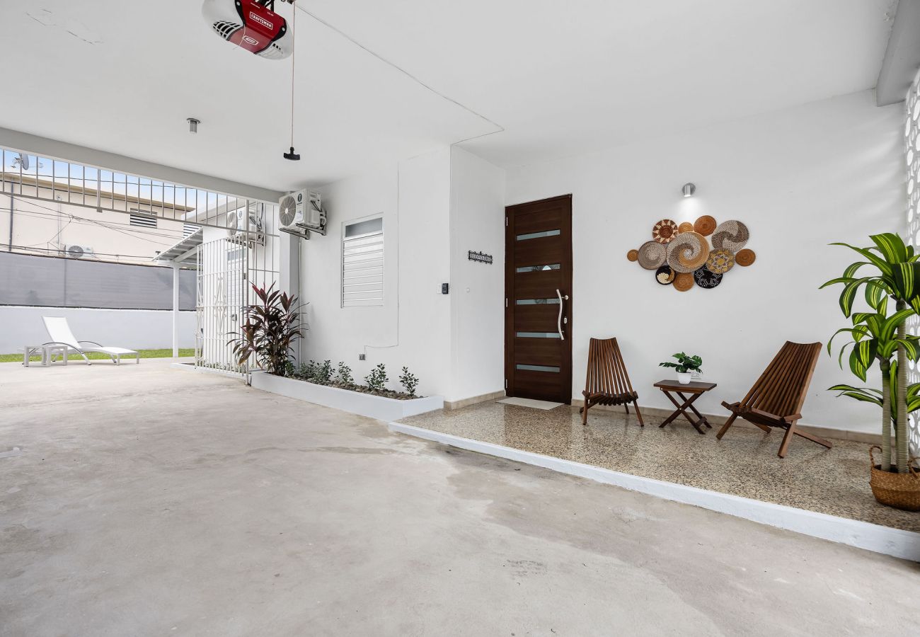 House in Carolina - Modern 3BR Home in Carolina Near Beaches & Airport