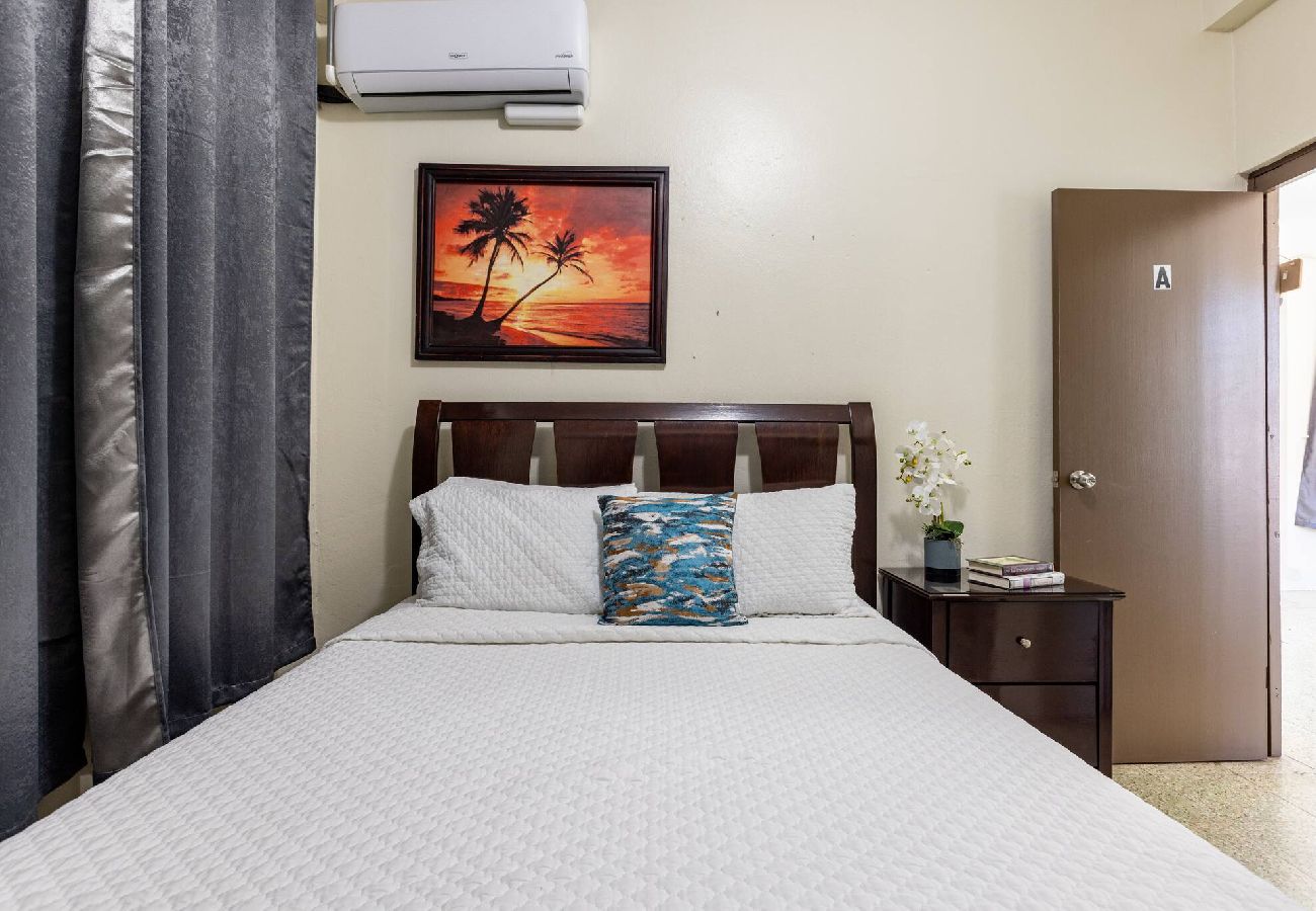 Apartment in Yauco - 3BR para 7|Aire Central+ Laundry|Camina al Pueblo 