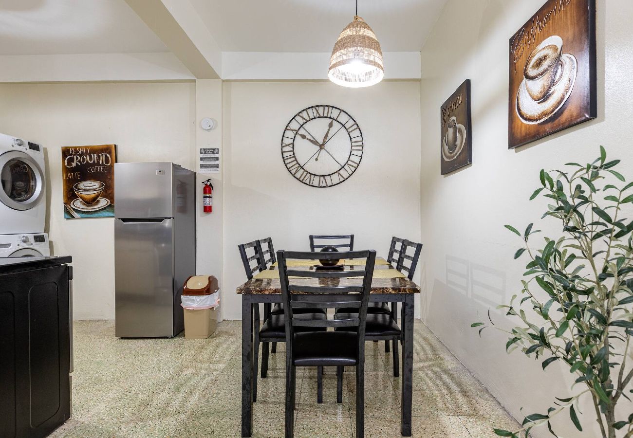 Apartment in Yauco - 3BR para 7|Aire Central+ Laundry|Camina al Pueblo 