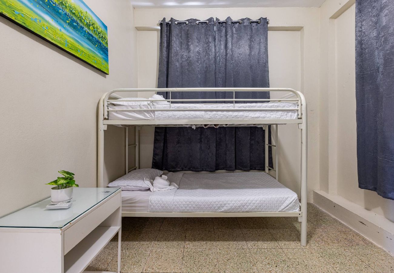 Apartment in Yauco - 3BR para 7|Aire Central+ Laundry|Camina al Pueblo 