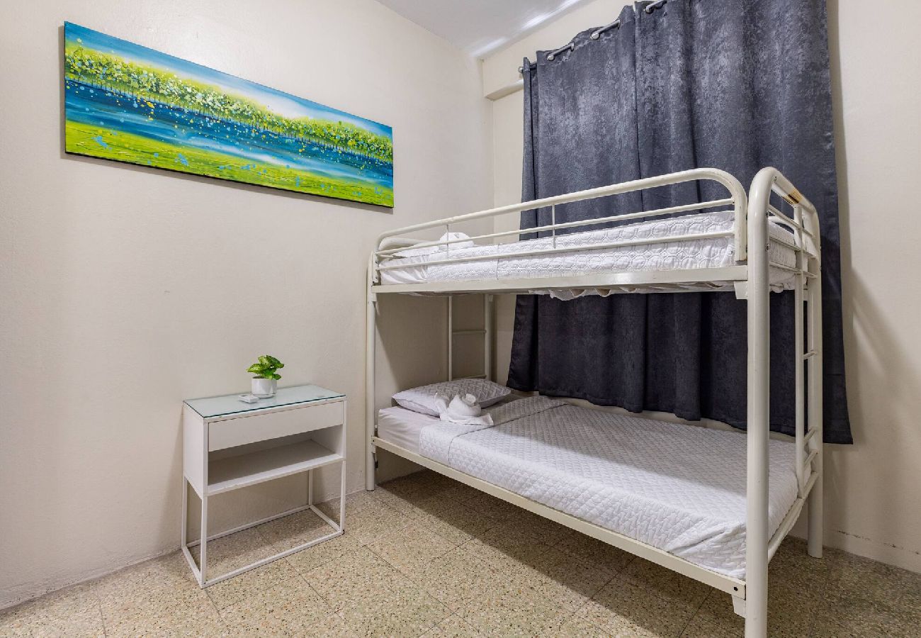 Apartment in Yauco - 3BR para 7|Aire Central+ Laundry|Camina al Pueblo 
