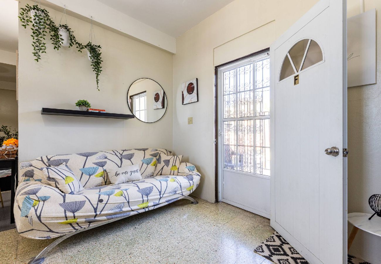 Apartment in Yauco - 3BR para 7|Aire Central+ Laundry|Camina al Pueblo 