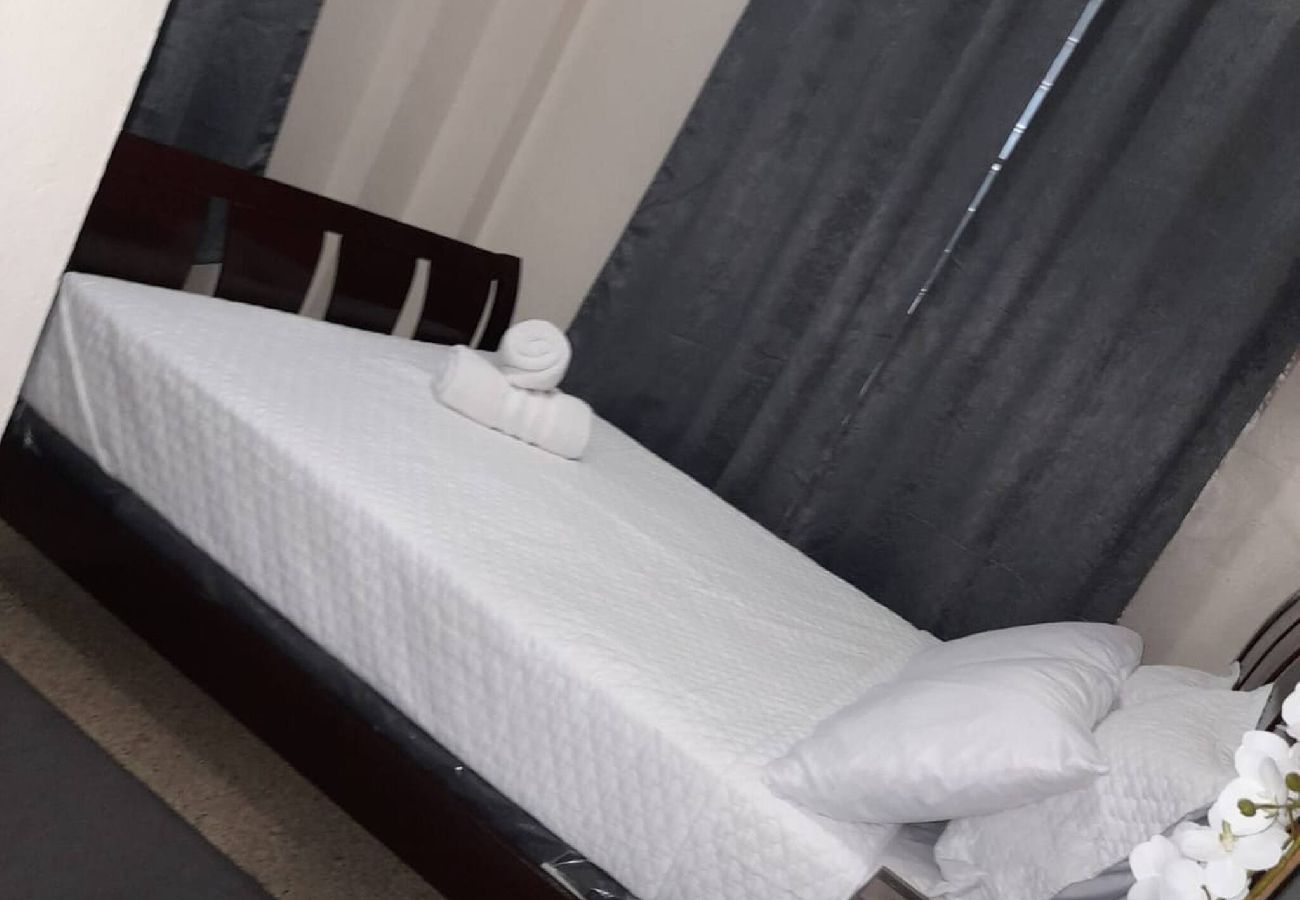 Apartment in Yauco - 3BR para 7|Aire Central+ Laundry|Camina al Pueblo 