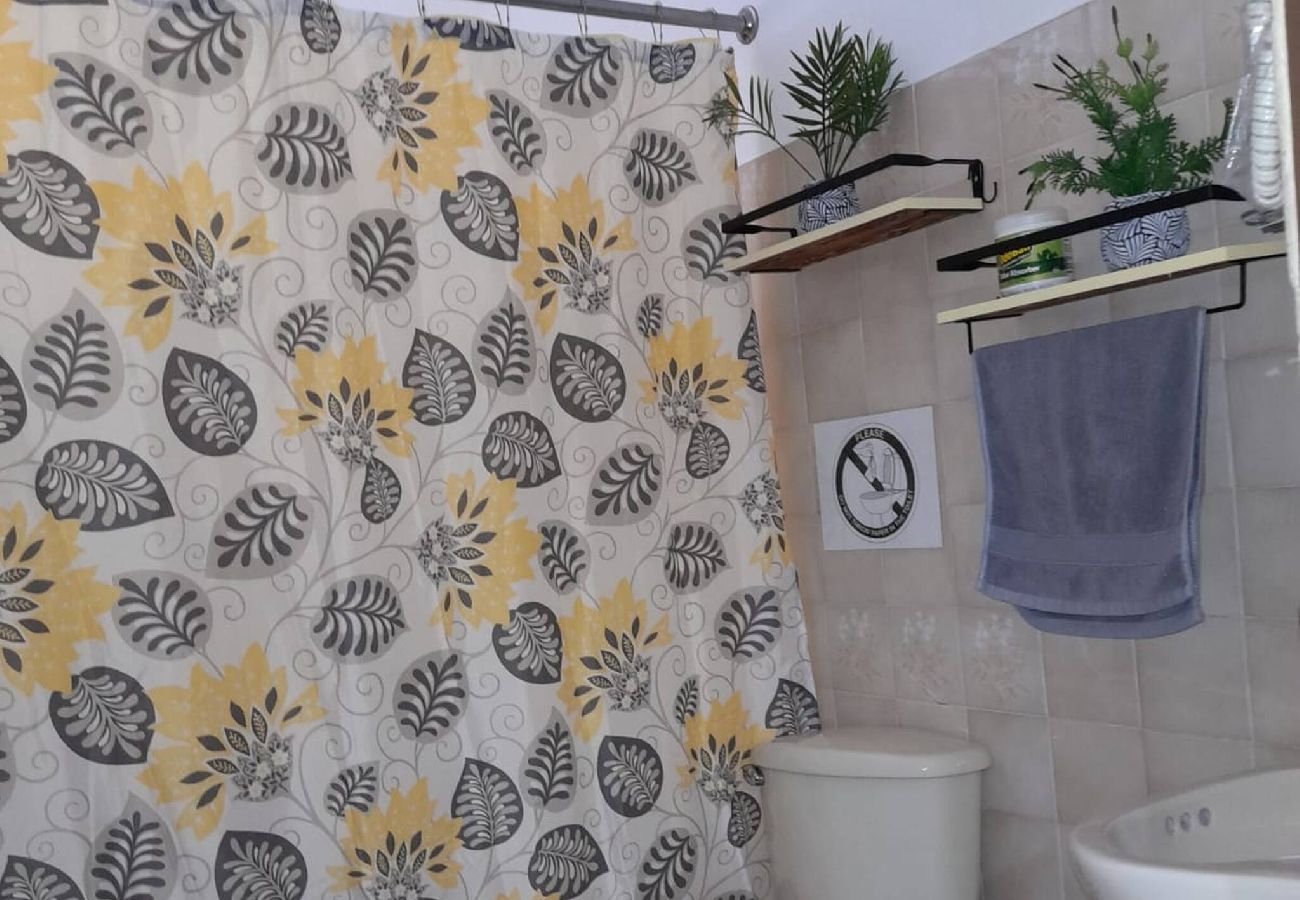 Apartment in Yauco - 3BR para 7|Aire Central+ Laundry|Camina al Pueblo 