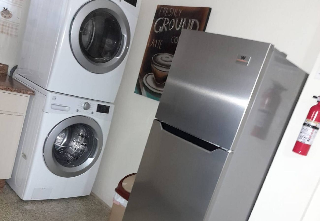 Apartment in Yauco - 3BR para 7|Aire Central+ Laundry|Camina al Pueblo 
