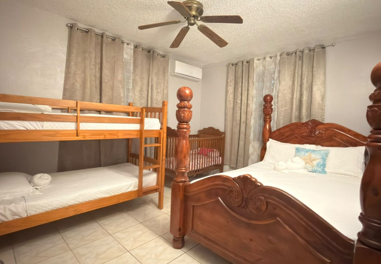 Apartment in Guanica - Guánica BBQ Getaway | Family-Friendly · Apto B