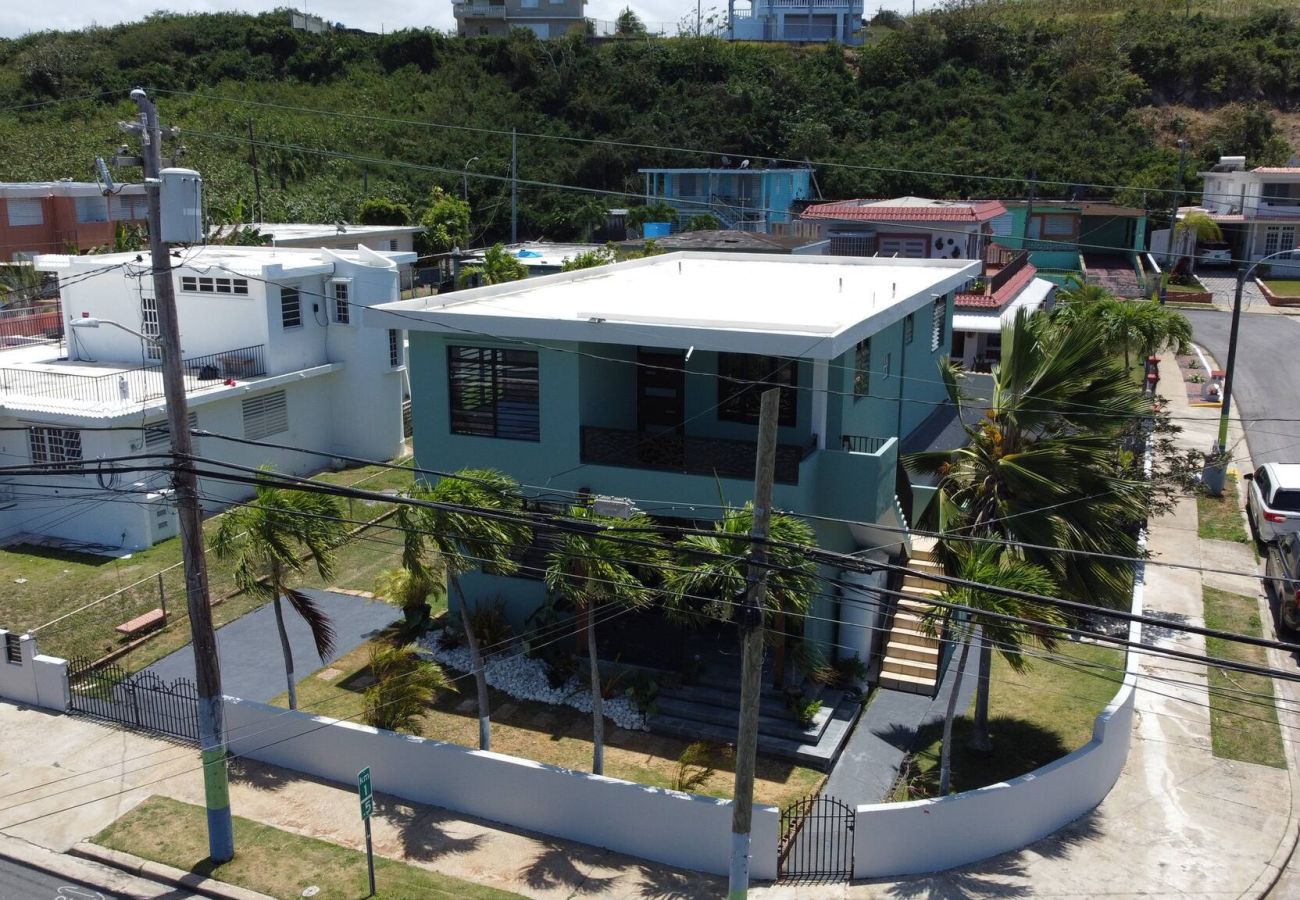House in Camuy - 6BR Beachfront Compound w/ Generator & Games 