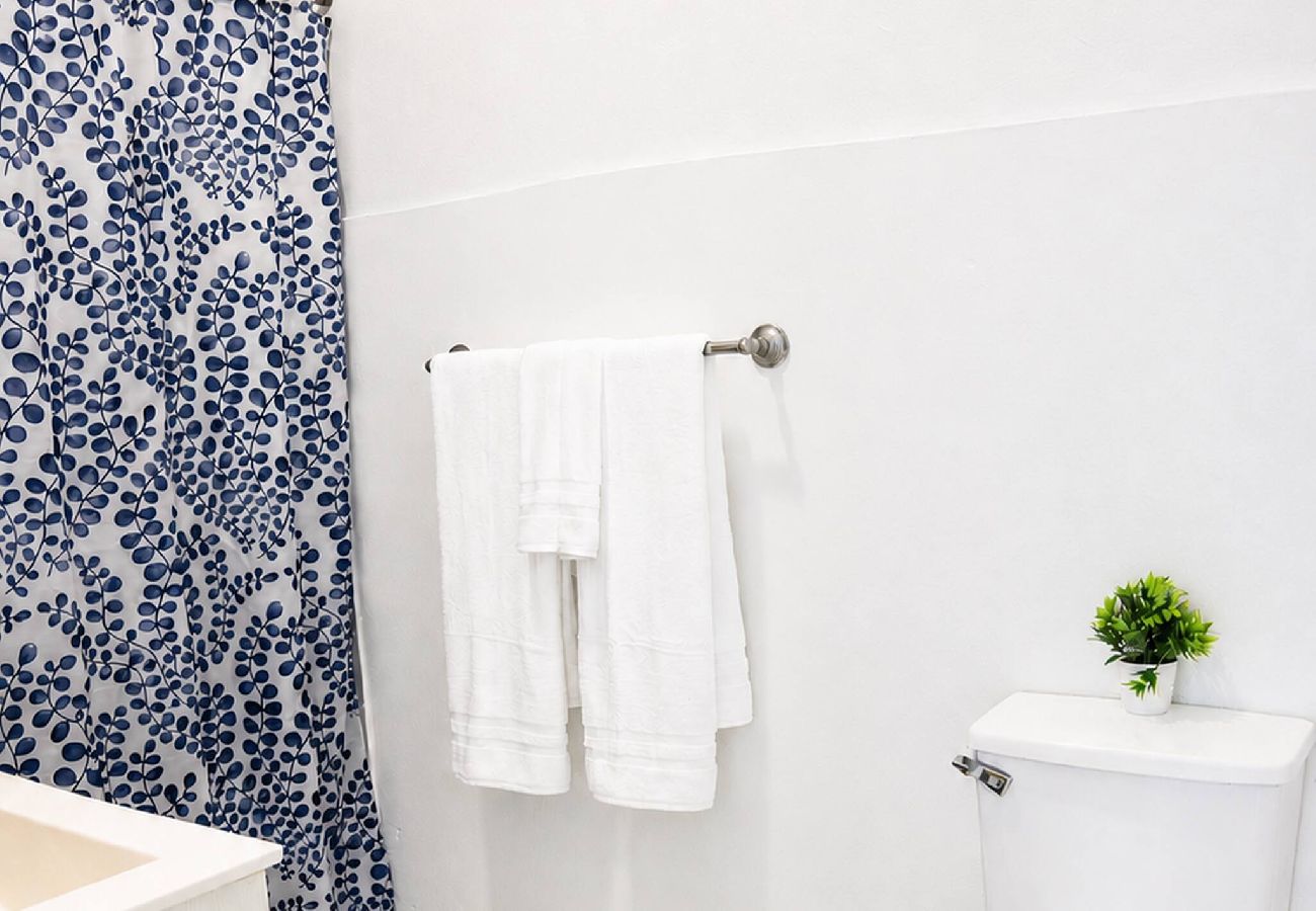 Apartment in San Juan - Budget 1BR Minutes from Escambron Beach 