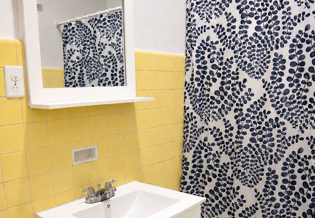 Apartment in San Juan - Spacious Budget-Friendly 1BR by Escambron Beach 