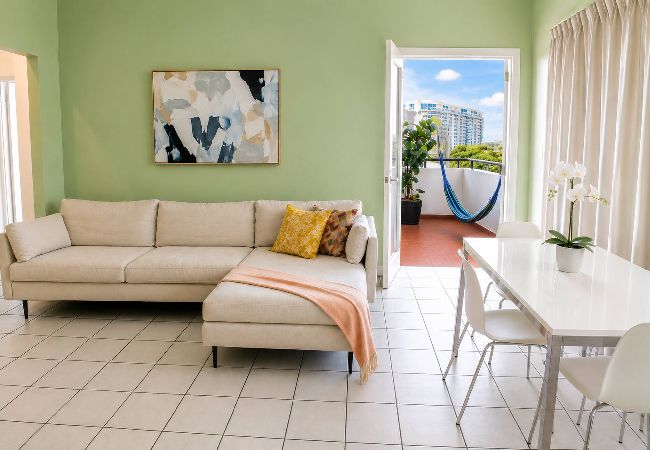 Apartment in San Juan - 1BR with Balcony Steps from Escambron Beach 