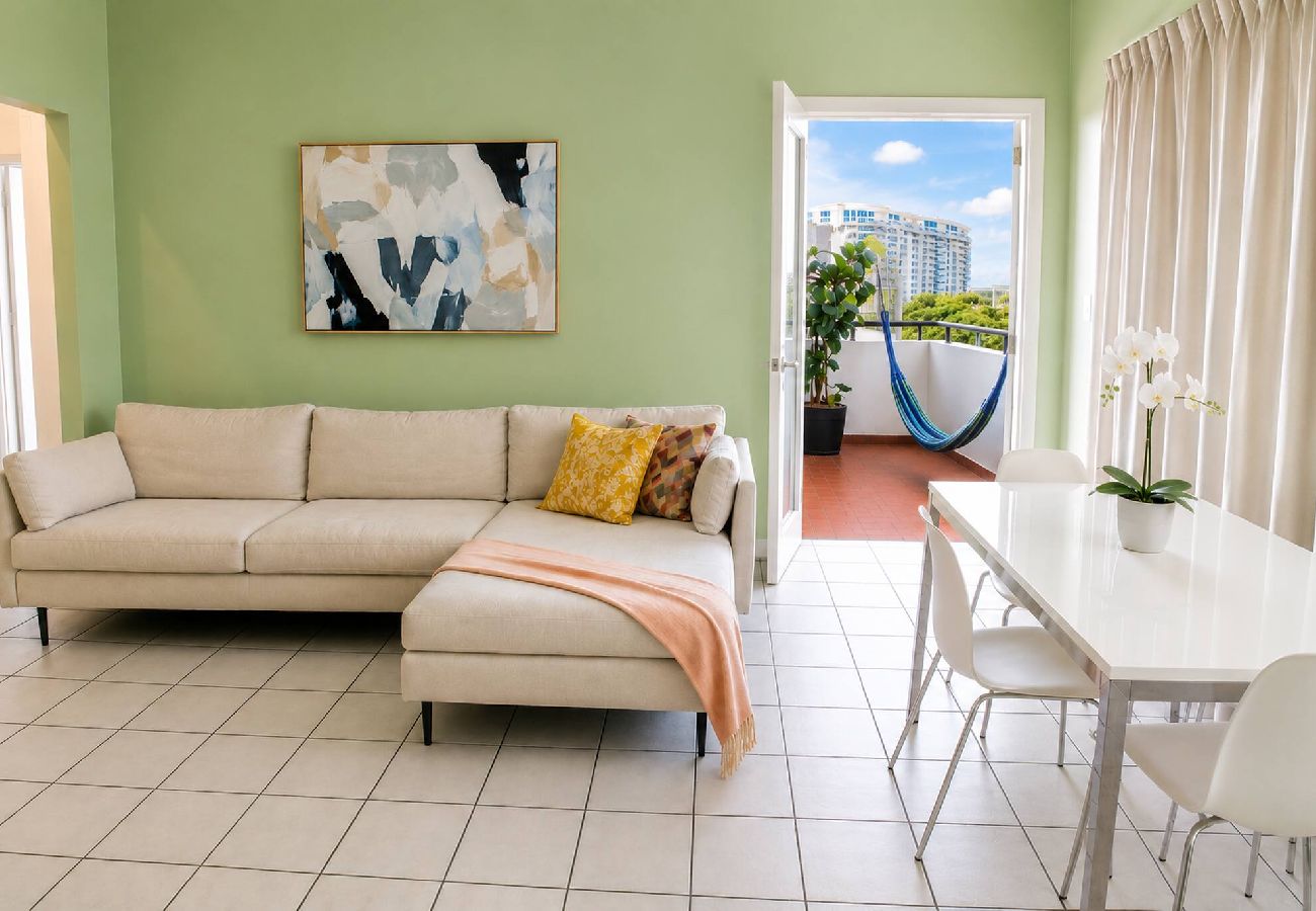 Apartment in San Juan - 1BR with Balcony Steps from Escambron Beach 