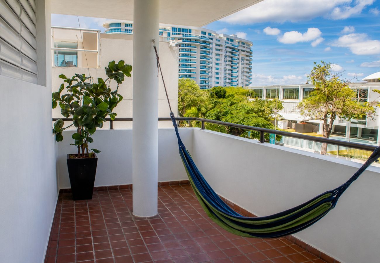 Apartment in San Juan - Vibrant 1BR w Balcony, Steps to Escambron Beach
