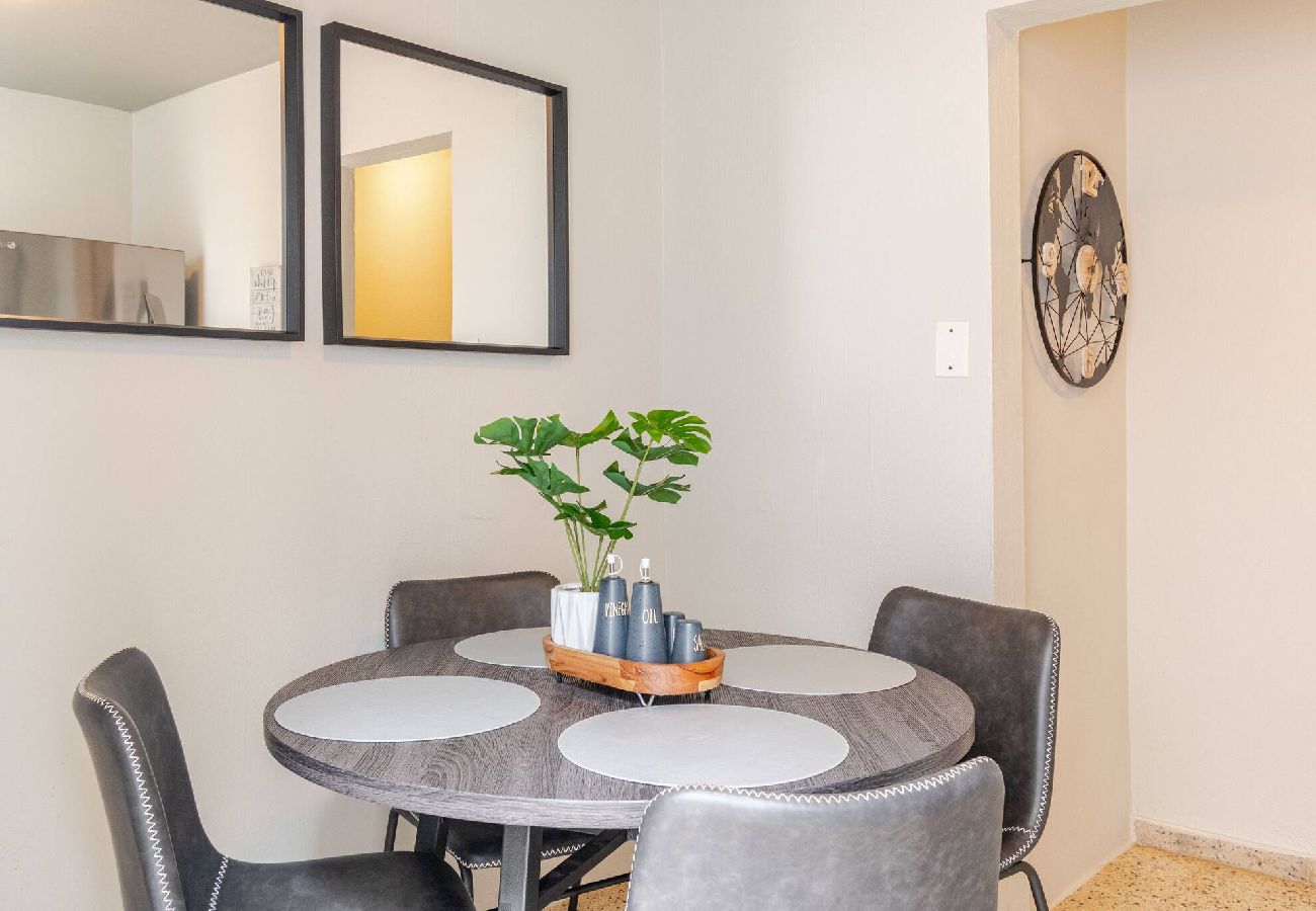 Apartment in San Juan - Trujillo Alto - Parking Gratis, TV, A/C, Wi-Fi 