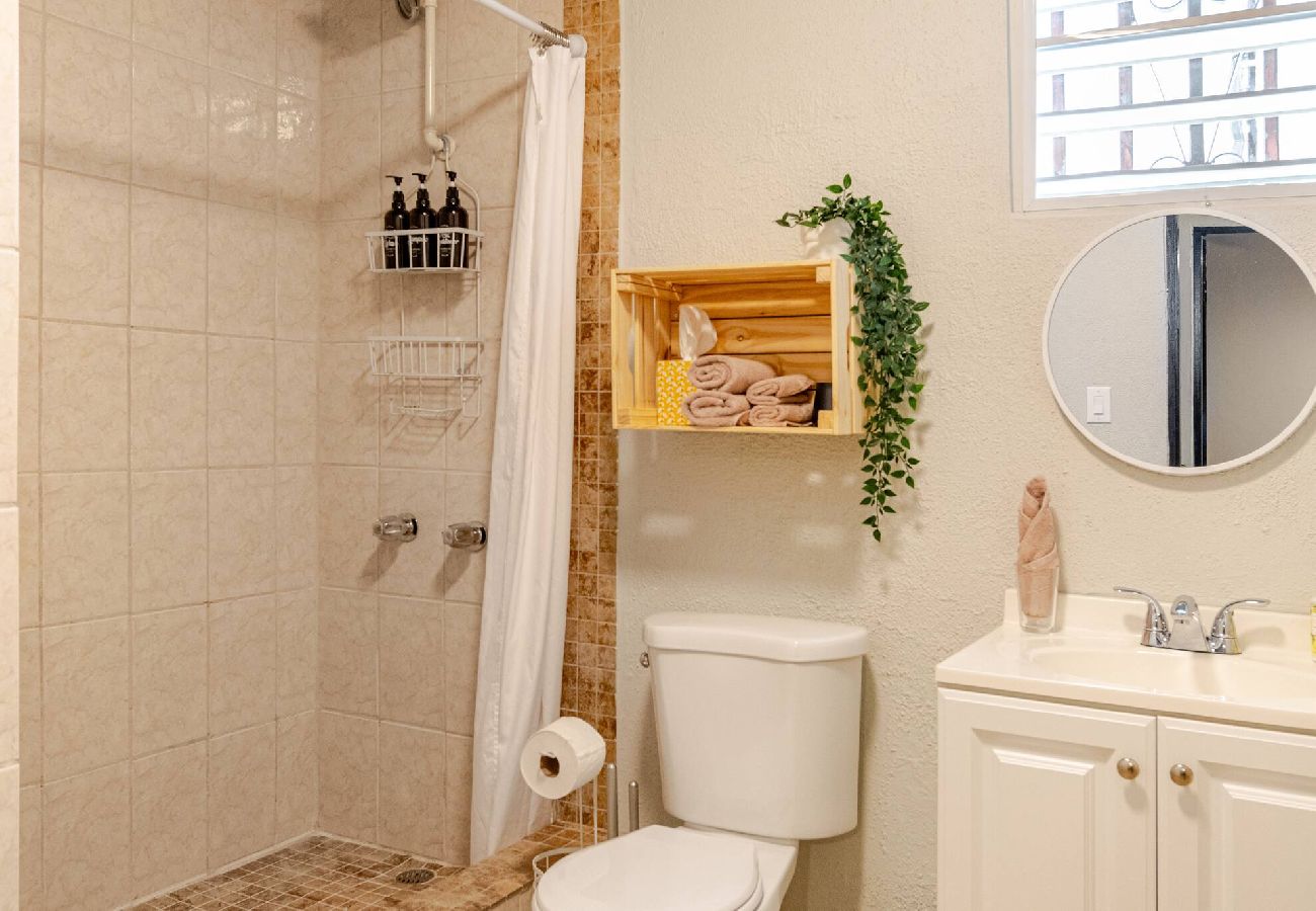 Apartment in San Juan - Trujillo Alto - Parking Gratis, TV, A/C, Wi-Fi 