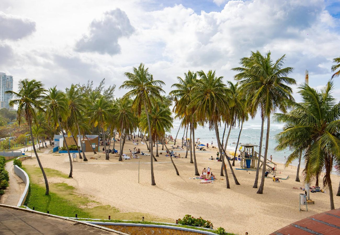 Apartment in San Juan - Charming 1 BR Walking Distance to Escambron Beach 
