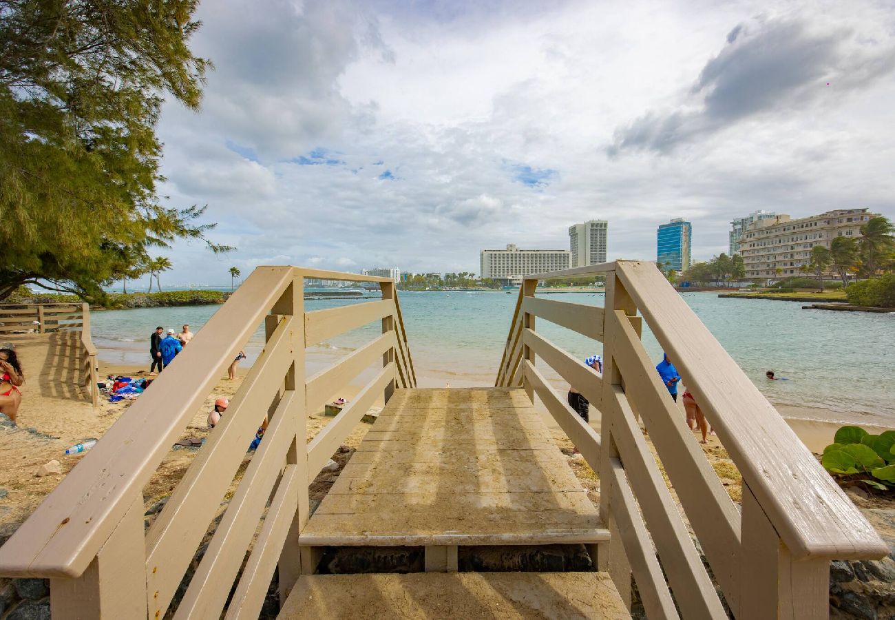 Apartment in San Juan - Charming 1 BR Walking Distance to Escambron Beach 