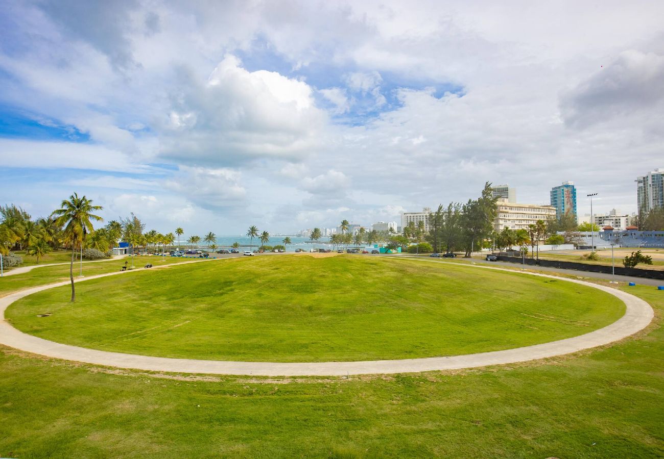 Apartment in San Juan - Charming 1 BR Walking Distance to Escambron Beach 