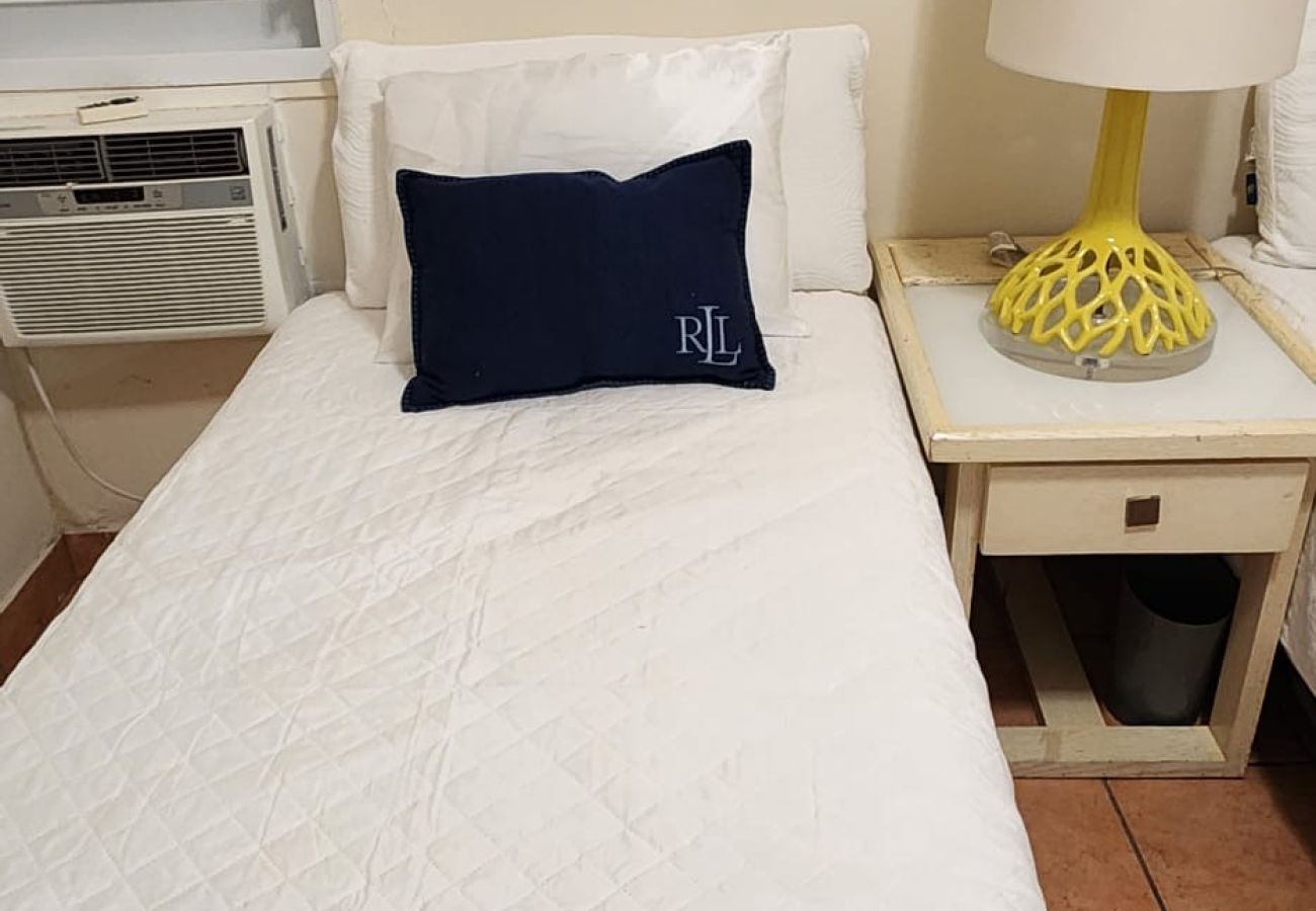 Apartment in Hato Rey - Charming 2BR in Condado – 4 Min to the Beach & Parking