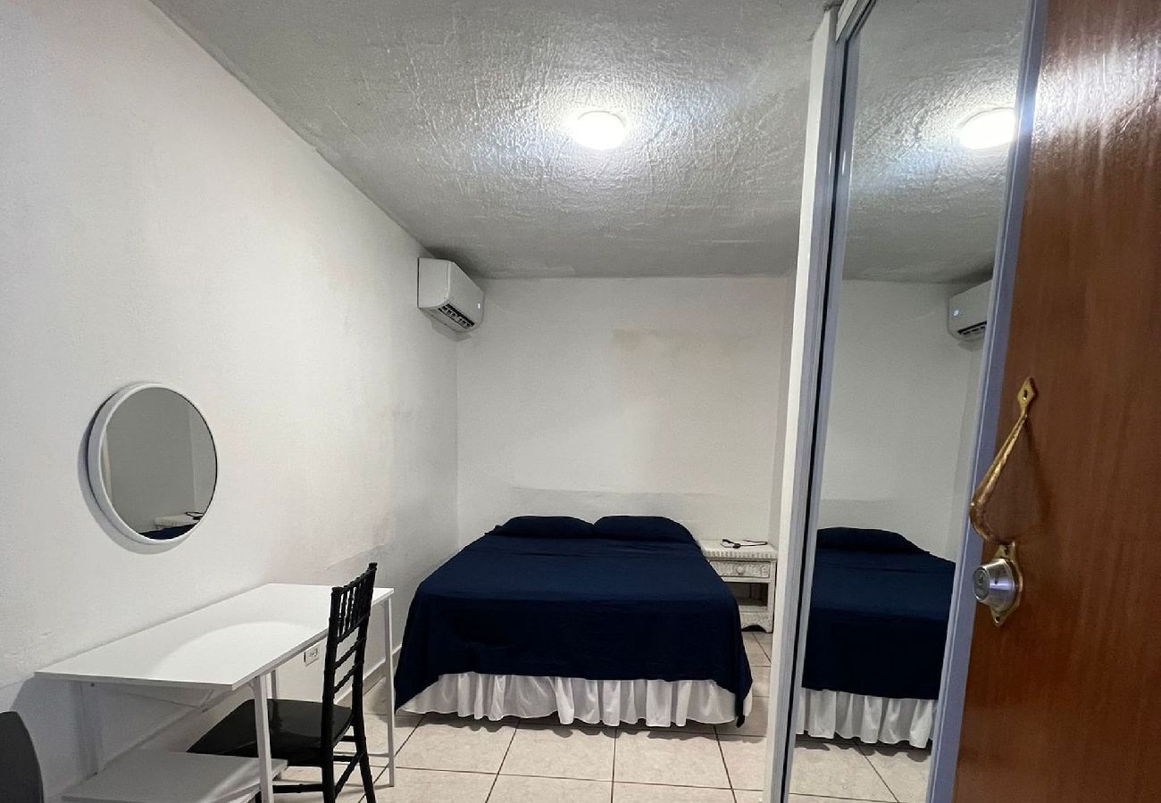 House in San Juan - LISFDD6 - Edificio del Parque #7 - Suite E