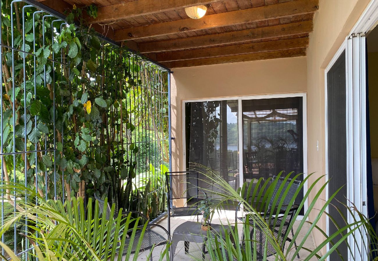 Rent by room in El Caimito - Villas del Lago Resort | Family suite