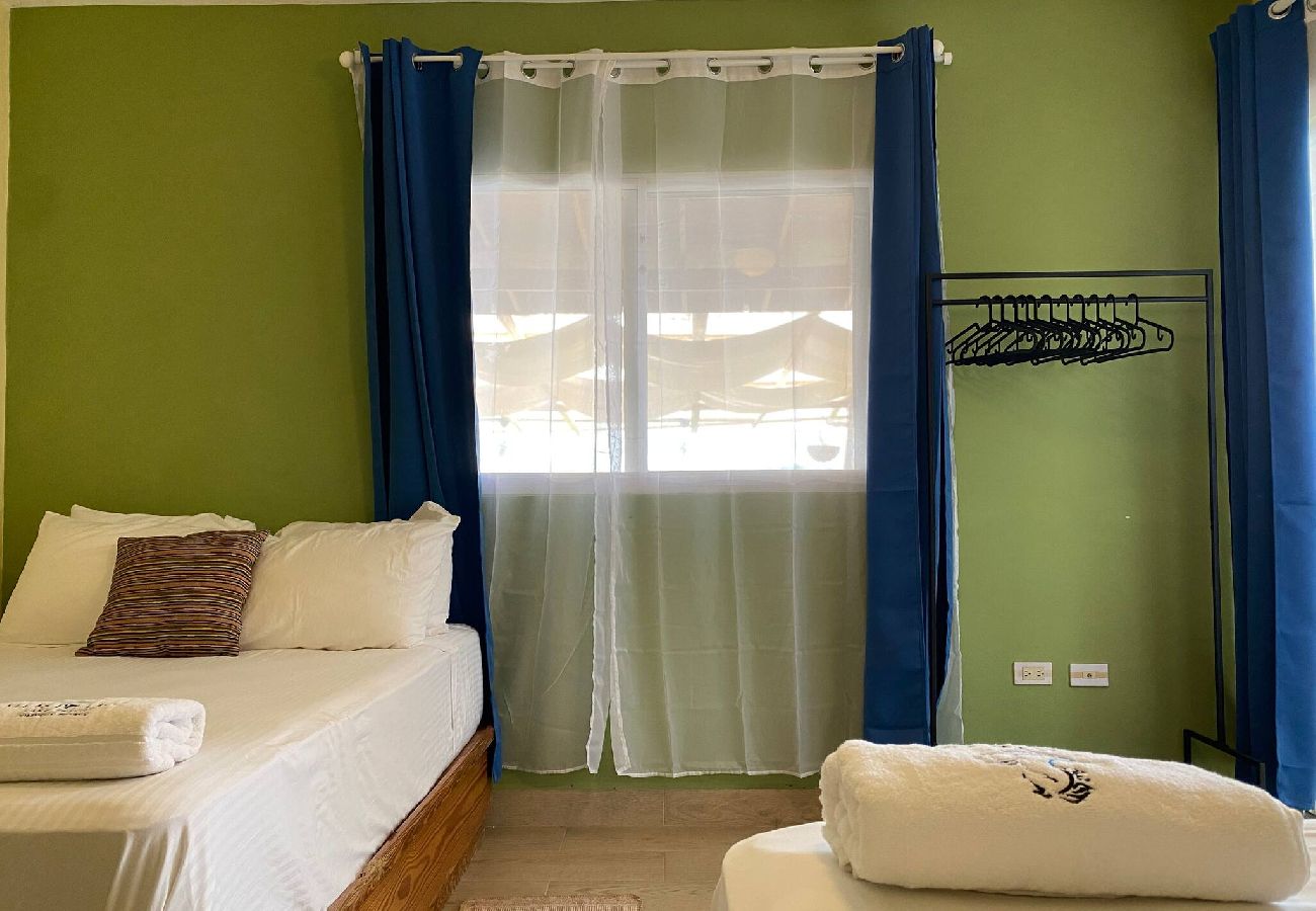 Rent by room in El Caimito - Villas del Lago Resort | Family suite
